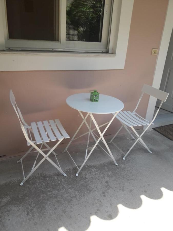 Simple, Calm And Center 2 Apartment Kalamata Bagian luar foto