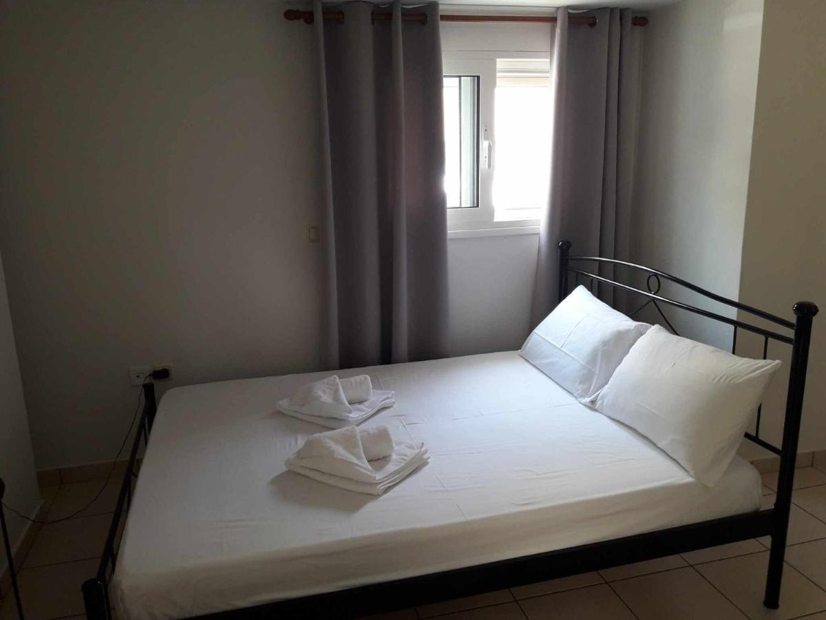 Simple, Calm And Center 2 Apartment Kalamata Bagian luar foto