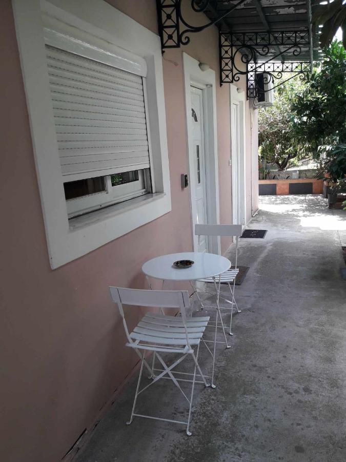 Simple, Calm And Center 2 Apartment Kalamata Bagian luar foto