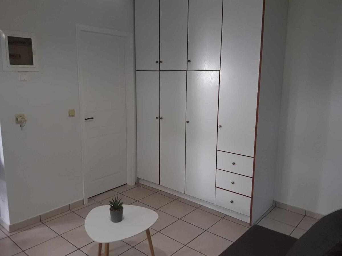 Simple, Calm And Center 2 Apartment Kalamata Bagian luar foto