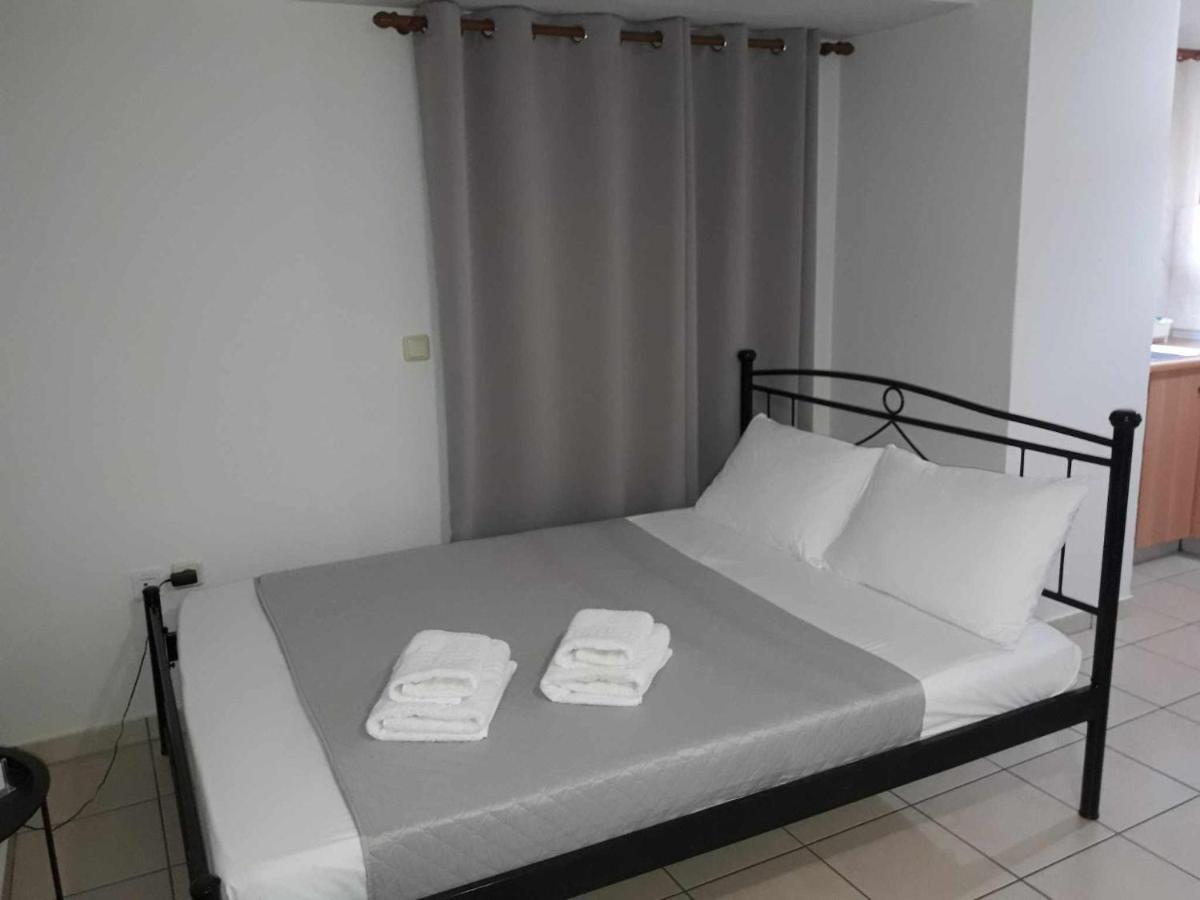 Simple, Calm And Center 2 Apartment Kalamata Bagian luar foto