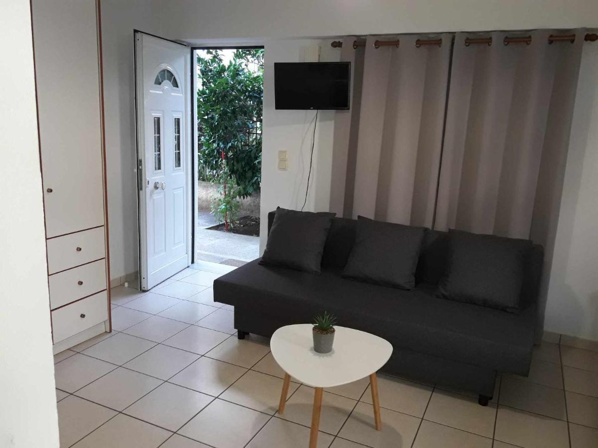 Simple, Calm And Center 2 Apartment Kalamata Bagian luar foto
