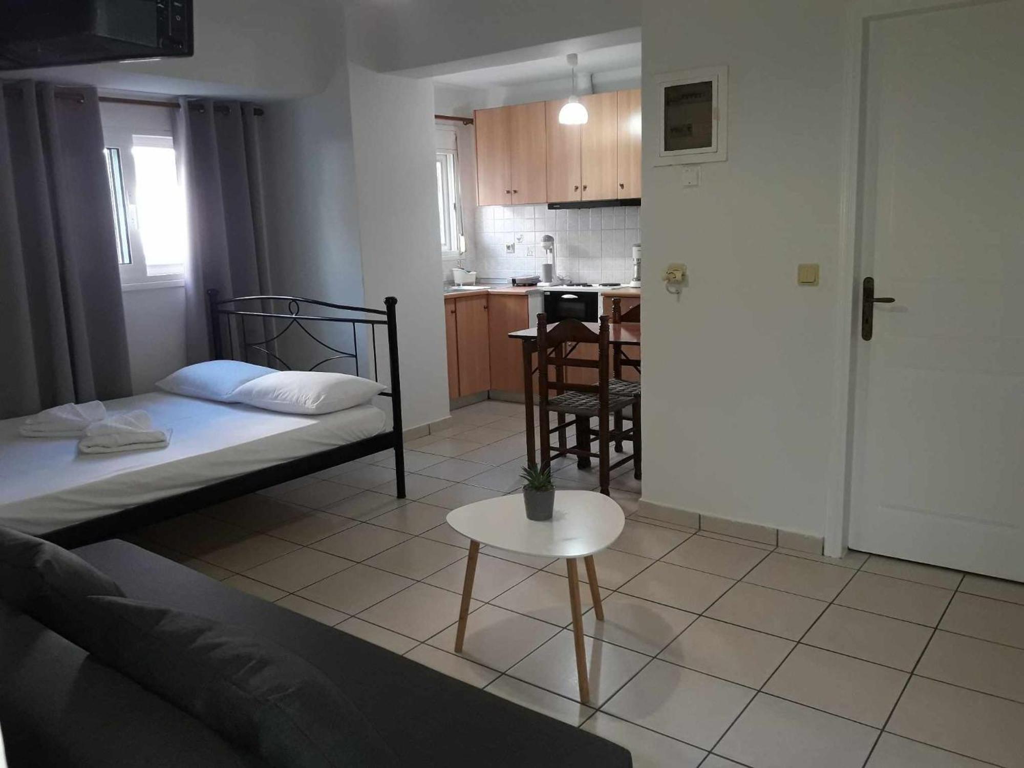 Simple, Calm And Center 2 Apartment Kalamata Bagian luar foto