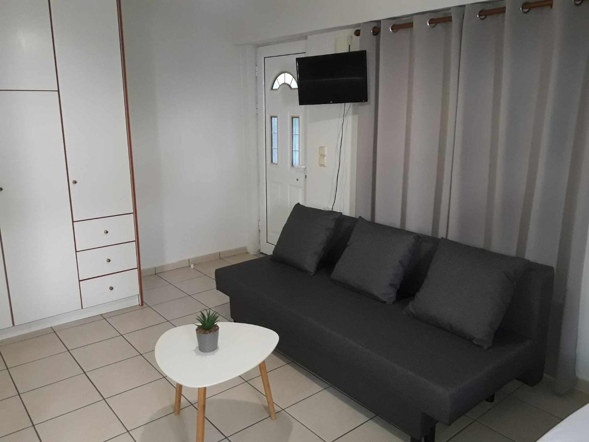Simple, Calm And Center 2 Apartment Kalamata Bagian luar foto